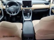 ✅ 2023 Toyota RAV4 Hybrid XLE • VIN: 4T3RWRFV2PU089010 • Lot: 91388095. Wystawiony na Copart z przebiegiem 48 011 mil. Bezpłatny archiwum sprzedaży aukcyjnych z USA i szczegółowy raport historii pojazdu na DreamBid. Zdjęcie 8.