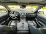 ✅ 2017 Chevrolet Suburban Premier • VIN: 1GNSKJKCXHR240591 • Lot: 91875275. Wystawiony na Copart z przebiegiem 305 907 mil. Bezpłatny archiwum sprzedaży aukcyjnych z USA i szczegółowy raport historii pojazdu na DreamBid. Zdjęcie 9.