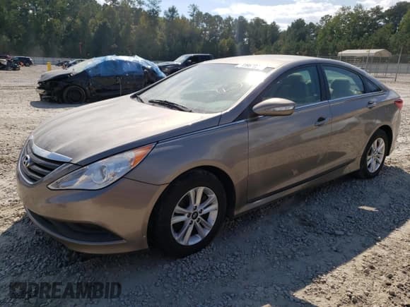 ✅ 2014 Hyundai Sonata GLS • VIN: 5NPEB4AC0EH945105 • Lot: 73967004. Listed on Copart with 179,925 mi. Free auction sales archive from the USA and detailed vehicle history report at DreamBid. Image 1.