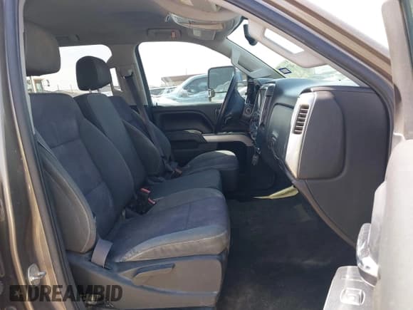 ✅ 2015 Chevrolet Silverado 2500HD LT • VIN: 1GC1KVEG5FF557414 • Lot: 41735823. Wystawiony na IAAI z przebiegiem 271 919 mil. Bezpłatny archiwum sprzedaży aukcyjnych z USA i szczegółowy raport historii pojazdu na DreamBid. Zdjęcie 5.