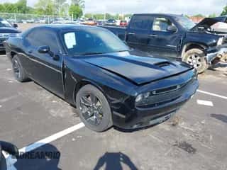 2017 Dodge Challenger SXT z VIN 2C3CDZAG0HH638147, wystawiony jako IAAI lot #42171828 z przebiegiem 100 405 mil mil oraz . Historia ofert i sprzedaży dostępna na DreamBid. Obrazek 1.