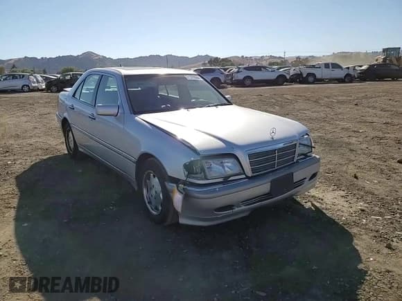 ✅ 2000 Mercedes-Benz C 230/260/280/320 • VIN: WDBHA29G7YA862910 • Lot: 71376664. Wystawiony na Copart z przebiegiem Nie podano. Bezpłatny archiwum sprzedaży aukcyjnych z USA i szczegółowy raport historii pojazdu na DreamBid. Zdjęcie 11.