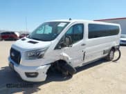 ✅ 2023 Ford Transit Passenger XL • VIN: 1FBAX2Y89PKA45043 • Лот: 39253709. Опубликован ранее на IAAI с пробегом 54 625 миль. Бесплатный доступ к архиву аукционных продаж из США и подробный отчёт об истории автомобиля на DreamBid. Изображение 2.