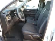 ✅ 2021 Chevrolet Silverado 1500 Custom • VIN: 3GCPWBEK0MG131739 • Lot: 76139834. Wystawiony na Copart z przebiegiem 52 588 mil. Bezpłatny archiwum sprzedaży aukcyjnych z USA i szczegółowy raport historii pojazdu na DreamBid. Zdjęcie 7.