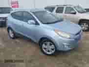 2013 Hyundai Tucson GLS z VIN KM8JU3AC6DU616931, wystawiony jako IAAI lot #42796281 z przebiegiem 137 699 mil mil oraz . Historia ofert i sprzedaży dostępna na DreamBid. Obrazek 1.