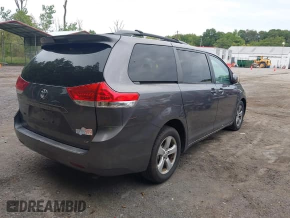 ✅ 2011 Toyota Sienna LE AAS • VIN: 5TDKK3DCXBS096051 • Lot: 43175066. Listed on IAAI with 269,530 mi. Free auction sales archive from the USA and detailed vehicle history report at DreamBid. Image 4.