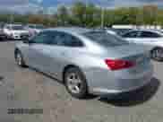 2016 Chevrolet Malibu LS z VIN 1G1ZB5ST1GF311152, wystawiony jako IAAI lot #43415218 z przebiegiem 142 771 mil mil oraz . Historia ofert i sprzedaży dostępna na DreamBid. Obrazek 3.