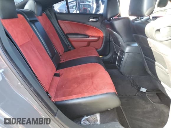 ✅ 2019 Dodge Charger Scat Pack • VIN: 2C3CDXGJ4KH510590 • Лот: 46945635. Опубликован ранее на Copart с пробегом 39 289 миль. Бесплатный доступ к архиву аукционных продаж из США и подробный отчёт об истории автомобиля на DreamBid. Изображение 10.