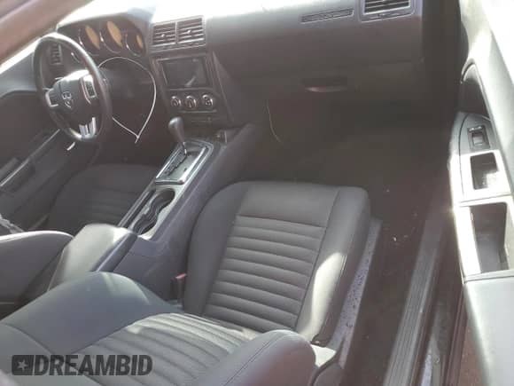 2013 Dodge Challenger SXT z VIN 2C3CDYAG4DH626054, wystawiony jako Copart lot #53808804 z przebiegiem 142 553 mil mil oraz Szkoda całkowita • Salvage title. Historia ofert i sprzedaży dostępna na DreamBid. Obrazek 8.