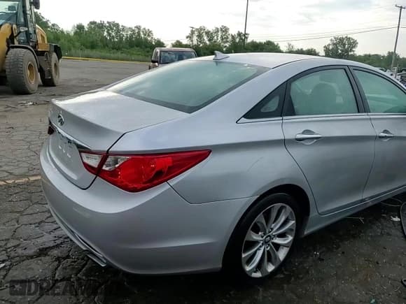 ✅ 2013 Hyundai Sonata SE • VIN: 5NPEC4AC9DH717938 • Lot: 67650615. Wystawiony na Copart z przebiegiem 224 738 mil. Bezpłatny archiwum sprzedaży aukcyjnych z USA i szczegółowy raport historii pojazdu na DreamBid. Zdjęcie 14.