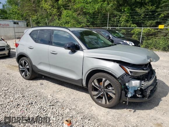 ✅ 2024 Volvo XC40 Ultimate Dark Theme • VIN: YV4L12UM6R2282923 • Lot: 67000385. Listed on Copart with 8,763 mi. Free auction sales archive from the USA and detailed vehicle history report at DreamBid. Image 4.
