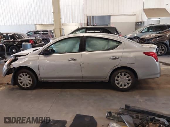 ✅ 2019 Nissan Versa S Plus • VIN: 3N1CN7AP5KL800661 • Lot: 42478720. Wystawiony na IAAI z przebiegiem Nie podano. Bezpłatny archiwum sprzedaży aukcyjnych z USA i szczegółowy raport historii pojazdu na DreamBid. Zdjęcie 14.