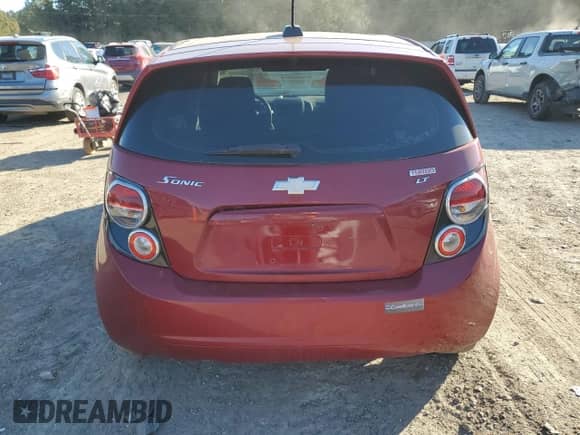 ✅ 2015 Chevrolet Sonic LT • VIN: 1G1JC6SB9F4115056 • Lot: 86818485. Wystawiony na Copart z przebiegiem 109 605 mil mil. Skorzystaj z bezpłatnego archiwum sprzedaży aukcyjnych z USA i zobacz szczegółowy raport historii pojazdu na DreamBid. Zdjęcie 6.