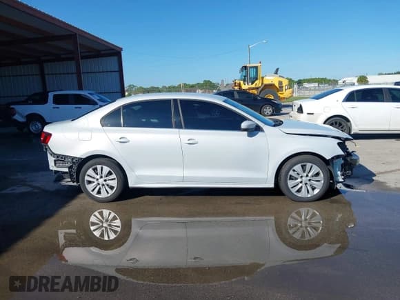 ✅ 2017 Volkswagen Jetta S • VIN: 3VW2B7AJ1HM415059 • Lot: 43555214. Wystawiony na IAAI z przebiegiem 102 894 mil. Bezpłatny archiwum sprzedaży aukcyjnych z USA i szczegółowy raport historii pojazdu na DreamBid. Zdjęcie 13.