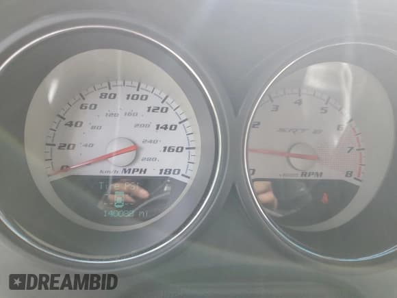 ✅ 2010 Dodge Challenger SRT-8 • VIN: 2B3CJ7DW9AH161950 • Lot: 73996914. Wystawiony na Copart z przebiegiem 140 088 mil. Bezpłatny archiwum sprzedaży aukcyjnych z USA i szczegółowy raport historii pojazdu na DreamBid. Zdjęcie 9.