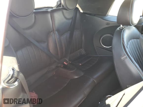 ✅ 2013 MINI Convertible • VIN: WMWZN3C51DT266291 • Лот: 46615095. Опубликован ранее на Copart с пробегом 134 832 миль. Бесплатный доступ к архиву аукционных продаж из США и подробный отчёт об истории автомобиля на DreamBid. Изображение 10.