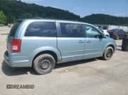 ✅ 2010 Chrysler Town & Country Touring Plus • VIN: 2A4RR8D19AR398096 • Lot: 62332725. Wystawiony na Copart z przebiegiem 289 102 mil. Bezpłatny archiwum sprzedaży aukcyjnych z USA i szczegółowy raport historii pojazdu na DreamBid. Zdjęcie 3.