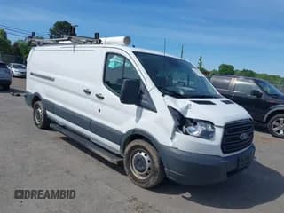 ✅ 2018 Ford Transit • VIN: 1FTYR2YM3JKB17637 • Lot: 42281111. Wystawiony na IAAI z przebiegiem 140 894 mil. Bezpłatny archiwum sprzedaży aukcyjnych z USA i szczegółowy raport historii pojazdu na DreamBid. Zdjęcie 1.