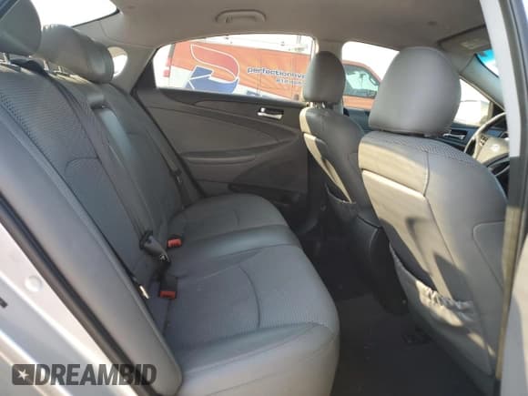 ✅ 2012 Hyundai Sonata SE • VIN: 5NPEC4AB2CH413419 • Lot: 84731695. Wystawiony na Copart z przebiegiem 152 475 mil. Bezpłatny archiwum sprzedaży aukcyjnych z USA i szczegółowy raport historii pojazdu na DreamBid. Zdjęcie 10.