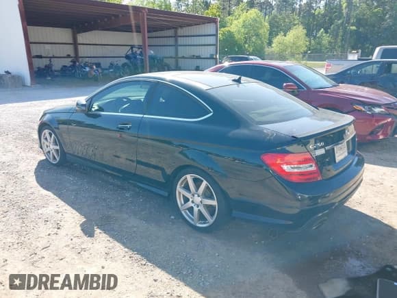 ✅ 2013 Mercedes-Benz C 250 • VIN: WDDGJ4HB9DF970401 • Lot: 41981575. Wystawiony na IAAI z przebiegiem 152 080 mil. Bezpłatny archiwum sprzedaży aukcyjnych z USA i szczegółowy raport historii pojazdu na DreamBid. Zdjęcie 3.