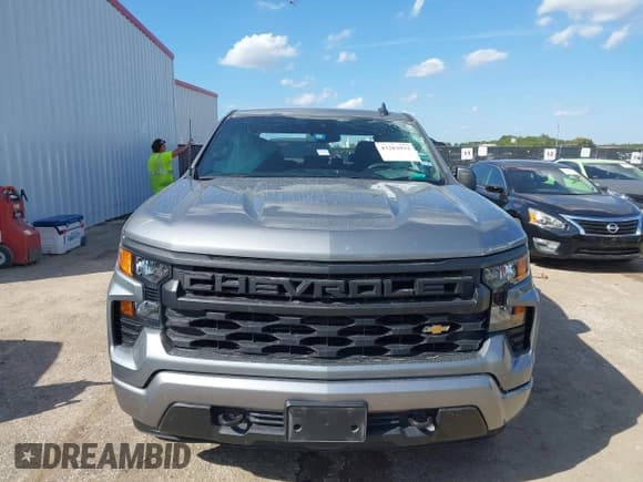 ✅ 2023 Chevrolet Silverado 1500 Custom • VIN: 1GCPABEK0PZ173735 • Lot: 43283933. Wystawiony na IAAI z przebiegiem 43 248 mil. Bezpłatny archiwum sprzedaży aukcyjnych z USA i szczegółowy raport historii pojazdu na DreamBid. Zdjęcie 9.