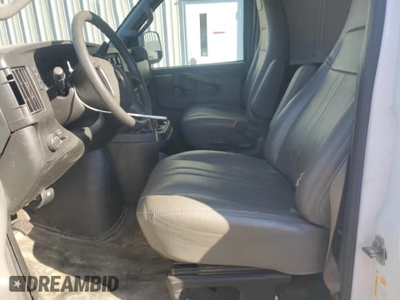 ✅ 2023 Chevrolet Express Cargo • VIN: 1GCWGAFP3P1184760 • Лот: 91000205. Опубликован ранее на Copart с пробегом 65 564 миль. Бесплатный доступ к архиву аукционных продаж из США и подробный отчёт об истории автомобиля на DreamBid. Изображение 7.