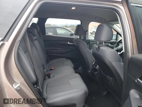 ✅ 2020 Hyundai Santa Fe SEL • VIN: 5NMS33AD5LH164383 • Lot: 82669465. Wystawiony na Copart z przebiegiem 52 954 mil. Bezpłatny archiwum sprzedaży aukcyjnych z USA i szczegółowy raport historii pojazdu na DreamBid. Zdjęcie 10.