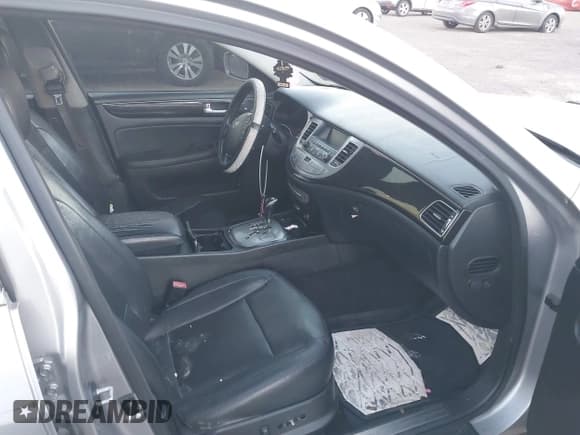 ✅ 2013 Hyundai Genesis 3.8L • VIN: KMHGC4DD3DU230457 • Lot: 43635050. Listed on IAAI with 206,000 mi. Free auction sales archive from the USA and detailed vehicle history report at DreamBid. Image 5.