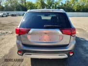 ✅ 2020 Mitsubishi Outlander SE • VIN: JA4AD3A38LZ019988 • Лот: 65276235. Опубликован ранее на Copart с пробегом 121 064 миль. Бесплатный доступ к архиву аукционных продаж из США и подробный отчёт об истории автомобиля на DreamBid. Изображение 6.