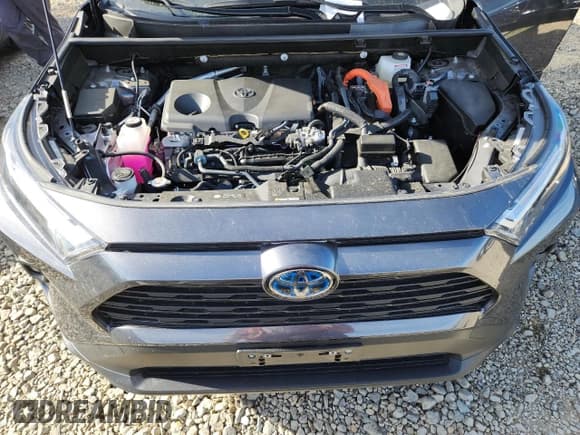 ✅ 2024 Toyota RAV4 Hybrid XLE Premium • VIN: JTMB6RFV9RD139113 • Lot: 92095685. Listed on Copart with 9,667 mi. Free auction sales archive from the USA and detailed vehicle history report at DreamBid. Image 12.