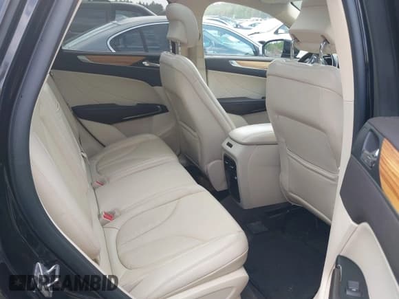 ✅ 2016 Lincoln MKC Select • VIN: 5LMCJ2D97GUJ26611 • Lot: 42462595. Wystawiony na IAAI z przebiegiem Nie podano. Bezpłatny archiwum sprzedaży aukcyjnych z USA i szczegółowy raport historii pojazdu na DreamBid. Zdjęcie 8.