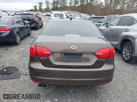 ✅ 2011 Volkswagen Jetta SEL • VIN: 3VWLX7AJ1BM368760 • Лот: 41259990. Опубликован ранее на IAAI с пробегом Не указан. Бесплатный доступ к архиву аукционных продаж из США и подробный отчёт об истории автомобиля на DreamBid. Изображение 16.