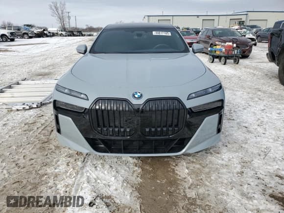 ✅ 2023 BMW i7 xDrive60 • VIN: WBY53EJ02PCM90599 • Лот: 44817105. Опубликован ранее на Copart с пробегом 8 324 миль. Бесплатный доступ к архиву аукционных продаж из США и подробный отчёт об истории автомобиля на DreamBid. Изображение 5.