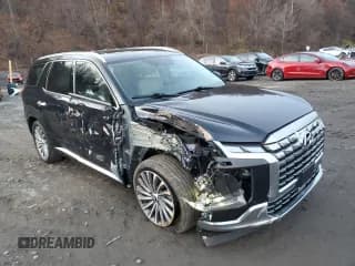 ✅ 2023 Hyundai Palisade Calligraphy • VIN: KM8R7DGEXPU507482 • Лот: 81332194. Опубликован ранее на Copart с пробегом 27 010 миль. Бесплатный доступ к архиву аукционных продаж из США и подробный отчёт об истории автомобиля на DreamBid. Изображение 4.