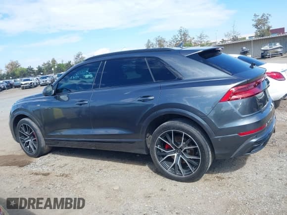 ✅ 2021 Audi Q8 Premium Plus • VIN: WA1EVAF19MD037876 • Lot: 43251193. Wystawiony na IAAI z przebiegiem 38 468 mil. Bezpłatny archiwum sprzedaży aukcyjnych z USA i szczegółowy raport historii pojazdu na DreamBid. Zdjęcie 14.