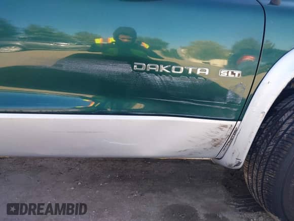 2002 Dodge Dakota SLT z VIN 1B7HL48N82S625237, wystawiony jako IAAI lot #43483399 z przebiegiem 183 405 mil mil oraz . Historia ofert i sprzedaży dostępna na DreamBid. Obrazek 6.