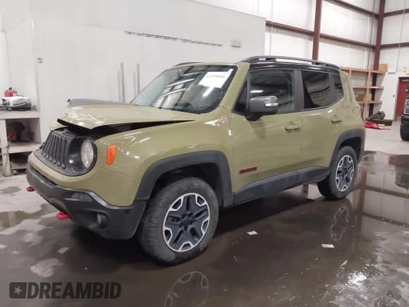 ✅ 2015 Jeep Renegade Trailhawk • VIN: ZACCJBCT5FPC24556 • Lot: 43399866. Wystawiony na IAAI z przebiegiem Nie podano. Bezpłatny archiwum sprzedaży aukcyjnych z USA i szczegółowy raport historii pojazdu na DreamBid. Zdjęcie 19.