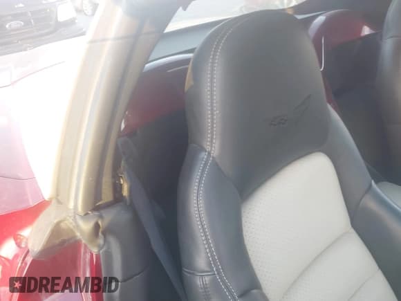 ✅ 2008 Chevrolet Corvette • VIN: 1G1YY36W985120265 • Lot: 43638631. Wystawiony na IAAI z przebiegiem 114 357 mil. Bezpłatny archiwum sprzedaży aukcyjnych z USA i szczegółowy raport historii pojazdu na DreamBid. Zdjęcie 8.