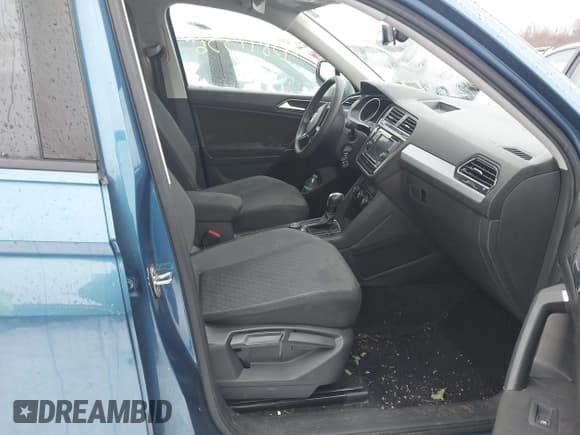 ✅ 2018 Volkswagen Tiguan S • VIN: 3VV0B7AX3JM091554 • Lot: 43847536. Wystawiony na IAAI z przebiegiem 91 603 mil. Bezpłatny archiwum sprzedaży aukcyjnych z USA i szczegółowy raport historii pojazdu na DreamBid. Zdjęcie 5.