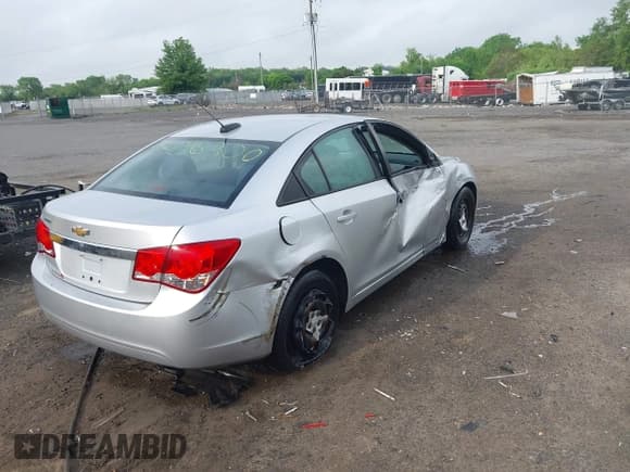 ✅ 2016 Chevrolet Cruze LS • VIN: 1G1PB5SH0G7204753 • Lot: 42186300. Listed on IAAI with 132,006 mi. Free auction sales archive from the USA and detailed vehicle history report at DreamBid. Image 4.