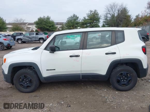 ✅ 2018 Jeep Renegade Sport • VIN: ZACCJBAB0JPH44652 • Lot: 43737897. Wystawiony na IAAI z przebiegiem 86 845 mil. Bezpłatny archiwum sprzedaży aukcyjnych z USA i szczegółowy raport historii pojazdu na DreamBid. Zdjęcie 14.