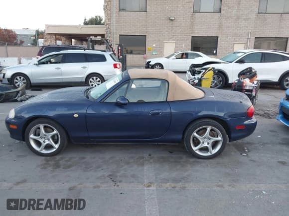 ✅ 2001 Mazda MX-5 Miata • VIN: JM1NB353610206770 • Lot: 43764003. Listed on IAAI with 84,041 mi. Free auction sales archive from the USA and detailed vehicle history report at DreamBid. Image 14.