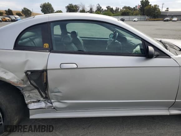 ✅ 2001 Ford Mustang GT Deluxe • VIN: 1FAFP42X81F229392 • Lot: 81474935. Listed on Copart with 116,702 mi. Free auction sales archive from the USA and detailed vehicle history report at DreamBid. Image 10.