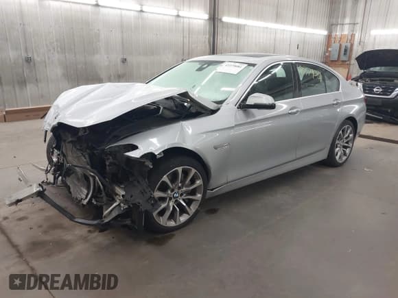 ✅ 2014 BMW 5 Series 550i xDrive • VIN: WBAKP9C52EDZ35243 • Lot: 43379081. Wystawiony na IAAI z przebiegiem 122 754 mil. Bezpłatny archiwum sprzedaży aukcyjnych z USA i szczegółowy raport historii pojazdu na DreamBid. Zdjęcie 2.