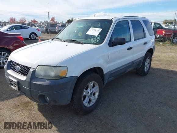 ✅ 2005 Ford Escape XLT • VIN: 1FMYU93165KC91885 • Lot: 43845775. Listed on IAAI with 274,845 mi. Free auction sales archive from the USA and detailed vehicle history report at DreamBid. Image 2.