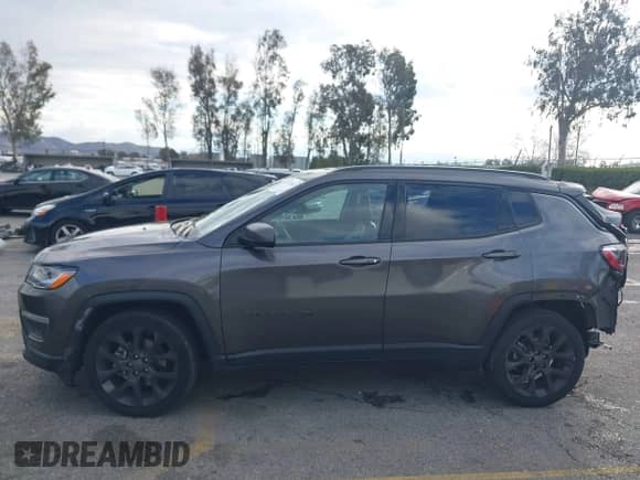 2021 Jeep Compass 80th Anniversary z VIN 3C4NJCEB7MT596909, wystawiony jako IAAI lot #41376547 z przebiegiem 54 058 mil mil oraz . Historia ofert i sprzedaży dostępna na DreamBid. Obrazek 15.