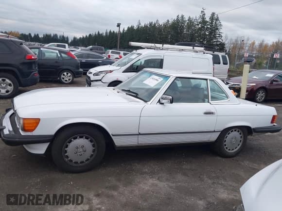 ✅ 1986 Mercedes-Benz 560 SL • VIN: WDBBA48D6GA040056 • Лот: 43826886. Опубликован ранее на IAAI с пробегом 121 000 миль. Бесплатный доступ к архиву аукционных продаж из США и подробный отчёт об истории автомобиля на DreamBid. Изображение 14.