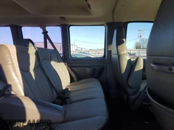 2005 Chevrolet Express Passenger с VIN 1GAGG25V051202535, выставлен на аукционе Copart как лот 86716874 с пробегом 202 331 миль миль и Списание • Salvage title. История ставок и продаж доступна на DreamBid. Изображение 11.
