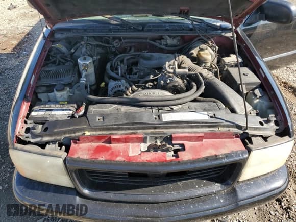 ✅ 2000 GMC Sonoma SLS • VIN: 1GTDT19W6YK177206 • Lot: 59784535. Wystawiony na Copart z przebiegiem 252 402 mil. Bezpłatny archiwum sprzedaży aukcyjnych z USA i szczegółowy raport historii pojazdu na DreamBid. Zdjęcie 11.