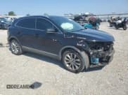 ✅ 2017 Lincoln MKC Select • VIN: 5LMCJ2D93HUL51495 • Лот: 67962325. Опубликован ранее на Copart с пробегом 116 805 миль. Бесплатный доступ к архиву аукционных продаж из США и подробный отчёт об истории автомобиля на DreamBid. Изображение 4.